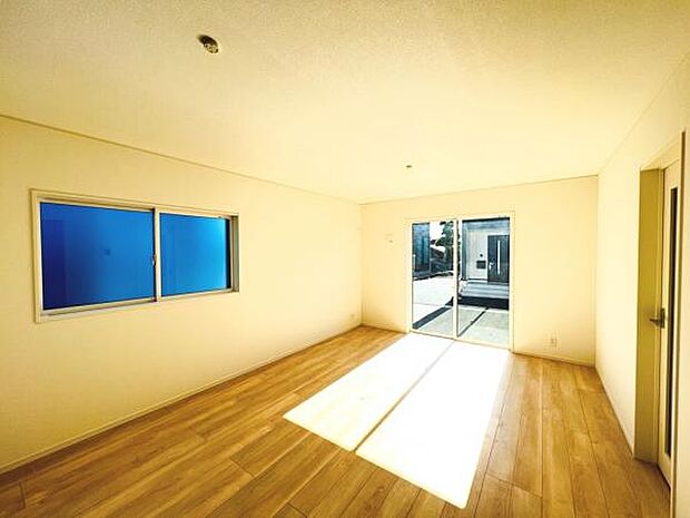 家族団らんの場所としてゆったりと居心地の良いリビングです。