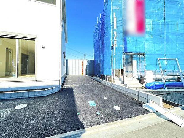 駐車場ももちろん完備しておりますのでお車所有の方にも心強いです。