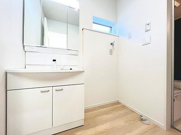 お天気を気にせずお洗濯ができ、室内干し可能です。