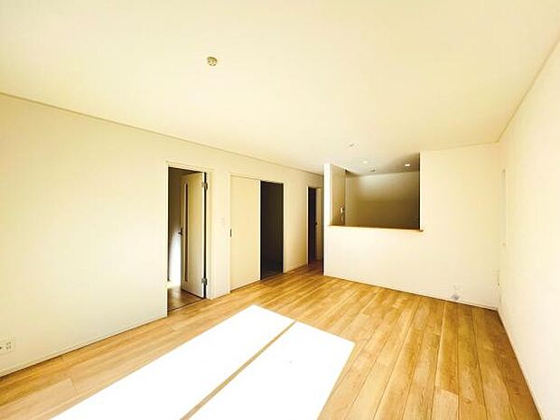 ご家族の温かい時間を演出するダイニングスペースです。