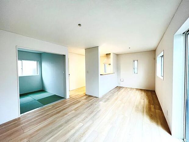 リビングダイニングになります。ご家族そろっての素敵な空間になりそうですね。