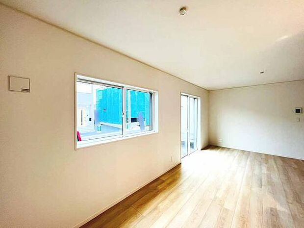 家族団らんの場所としてゆったりと居心地の良いリビングです。