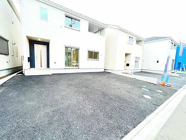 駐車場ももちろん完備しておりますのでお車所有の方にも心強いです。