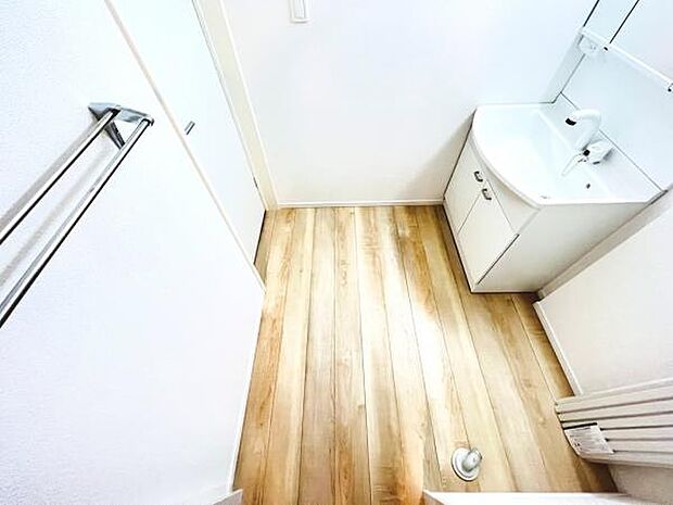 脱衣所は小さなお子様がいるご家庭にも重宝されます。