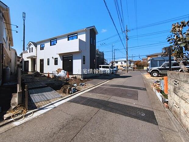 前面道路を含めた現地写真です。