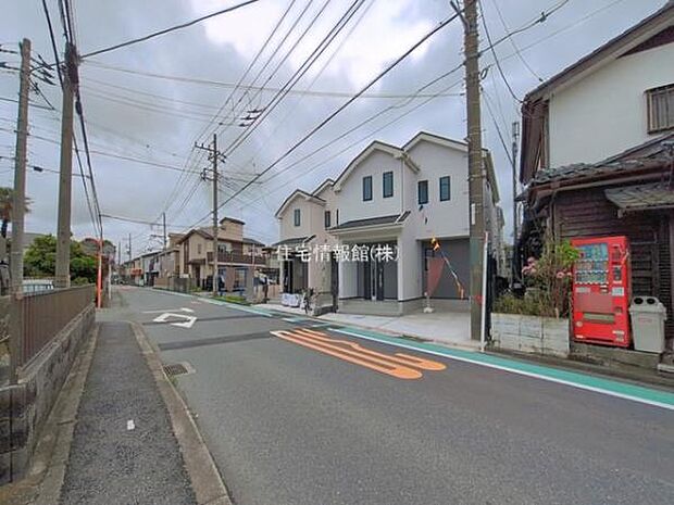 前面道路を含めた現地写真です。