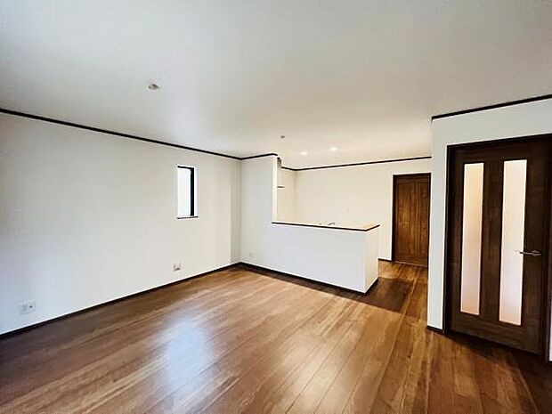 リビングダイニングになります。ご家族そろっての素敵な空間になりそうですね。