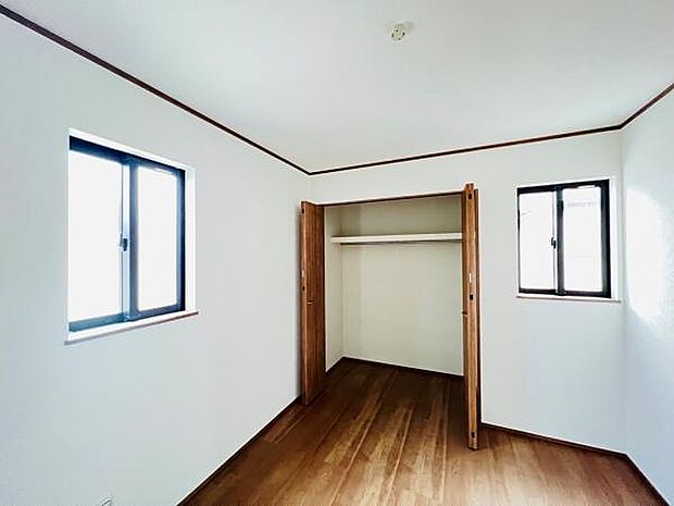 いつでもお部屋をスッキリお使い頂ける収納スペースを設置。