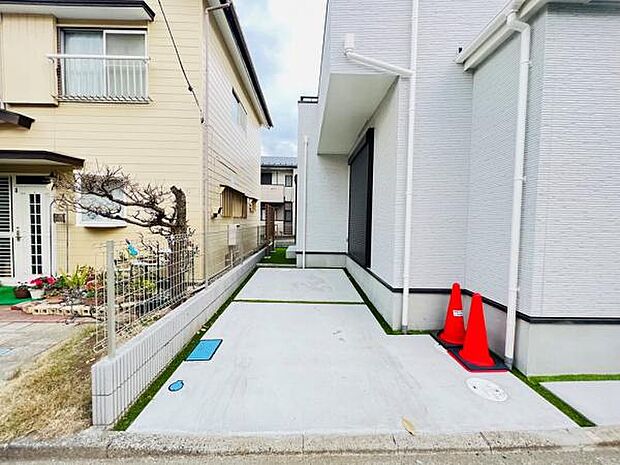 駐車場ももちろん完備しておりますのでお車所有の方にも心強いです。