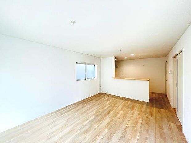 リビングダイニングになります。ご家族そろっての素敵な空間になりそうですね。