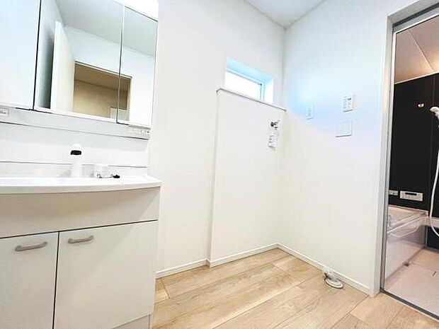 お天気を気にせずお洗濯ができ、室内干し可能です。