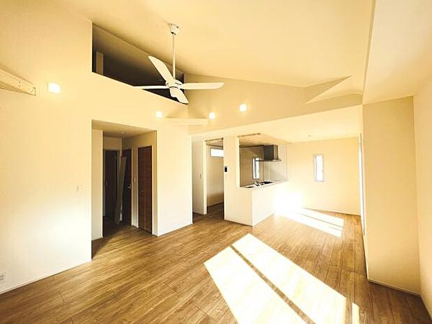 リビングダイニングになります。ご家族そろっての素敵な空間になりそうですね。