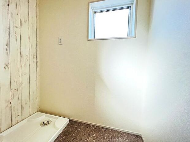 お天気を気にせずお洗濯ができ、室内干し可能です。