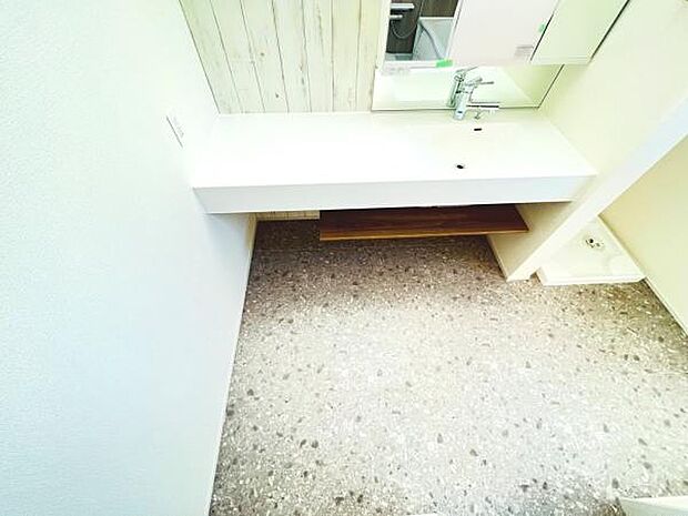 脱衣所は小さなお子様がいるご家庭にも重宝されます。