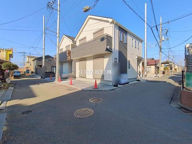 前面道路を含めた現地写真です。