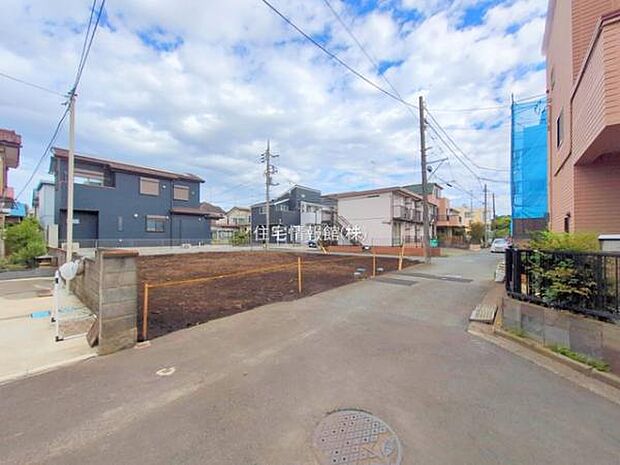 前面道路を含めた現地写真です。