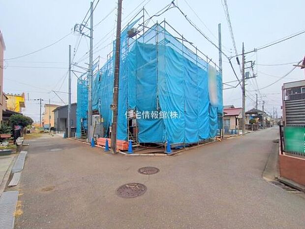 前面道路を含めた現地写真です。