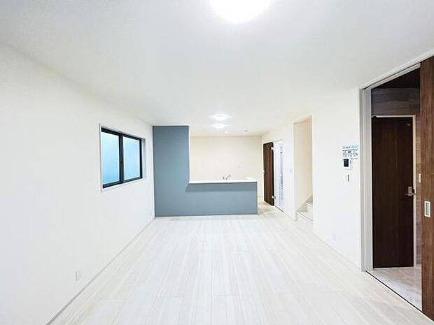 リビングダイニングになります。ご家族そろっての素敵な空間になりそうですね。