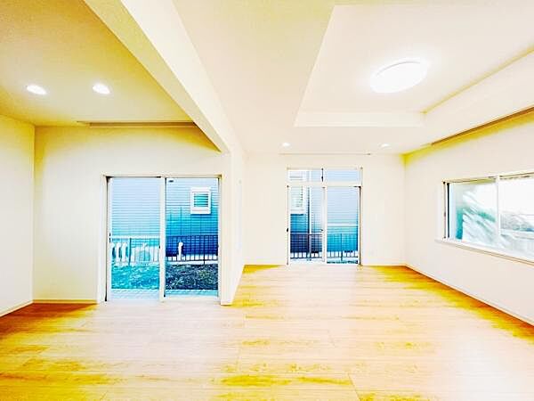 家族団らんの場所としてゆったりと居心地の良いリビングです。