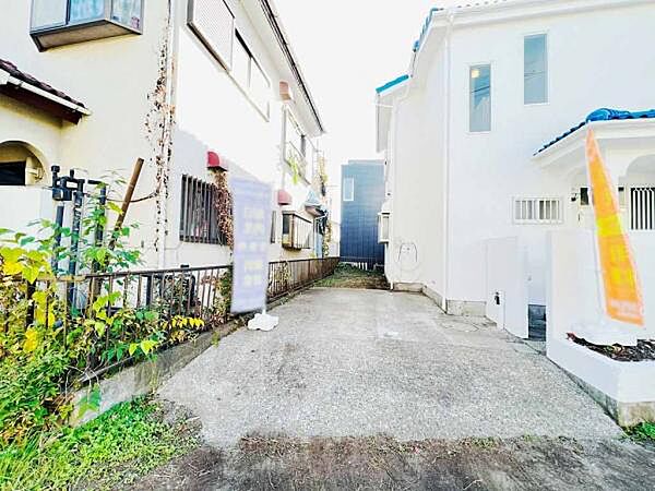 駐車場ももちろん完備しておりますのでお車所有の方にも心強いです。