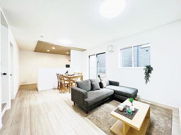 リビングダイニングになります。ご家族そろっての素敵な空間になりそうですね。