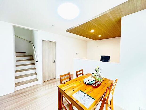 ご家族の温かい時間を演出するダイニングスペースです。