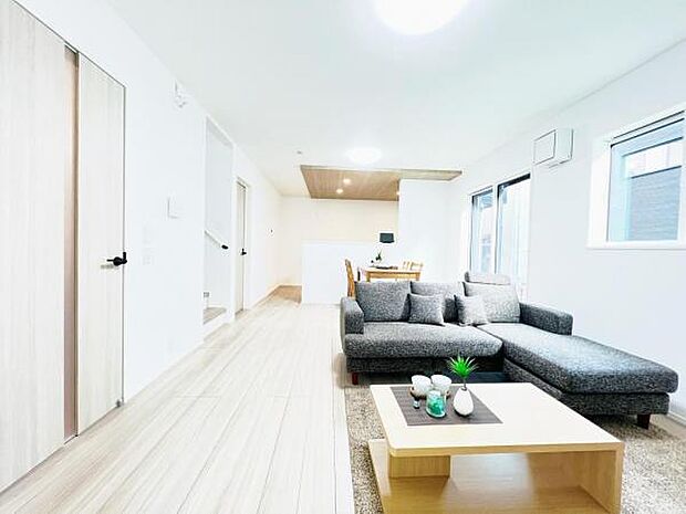 家族団らんの場所としてゆったりと居心地の良いリビングです。