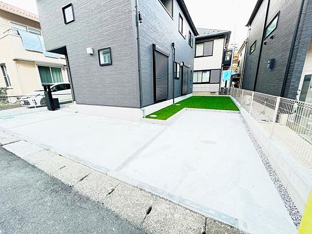 駐車場ももちろん完備しておりますのでお車所有の方にも心強いです。