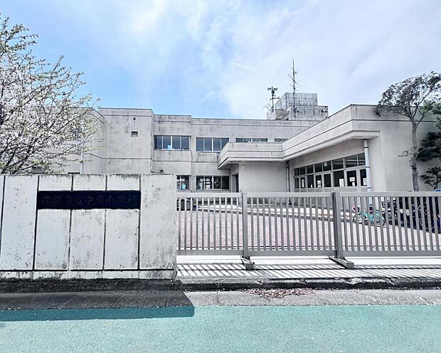 座間市立中原小学校まで約700m(徒歩9分)