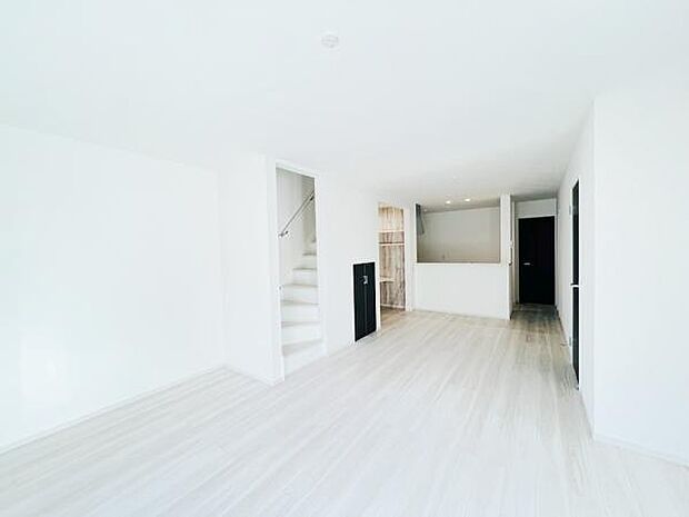 リビングダイニングになります。ご家族そろっての素敵な空間になりそうですね。