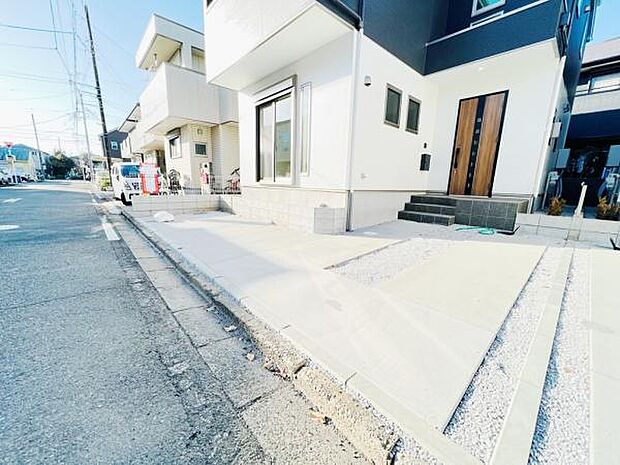 駐車場ももちろん完備しておりますのでお車所有の方にも心強いです。