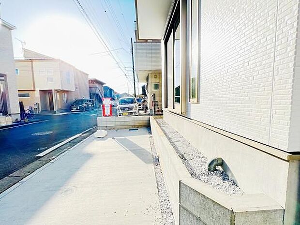 お庭スペースは、ガーデニングやお子様との外遊びなど多彩な用途でお楽しみいただけます。