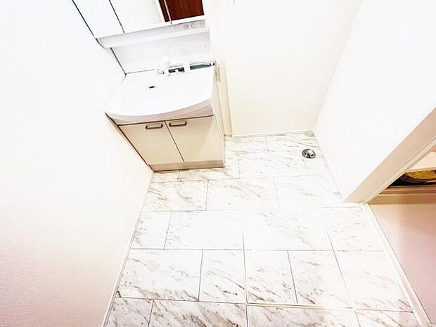 脱衣所は小さなお子様がいるご家庭にも重宝されます。