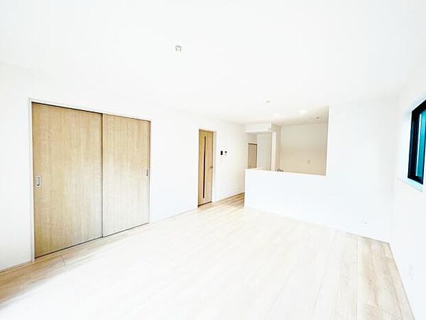 家族団らんの場所としてゆったりと居心地の良いリビングです。