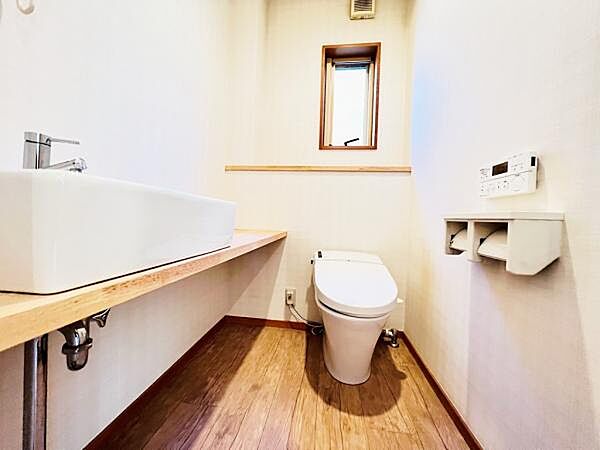ほっと安らげるトイレ空間です。