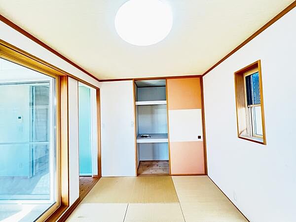 和室スペースです。畳のお部屋は寛げる空間ですね。