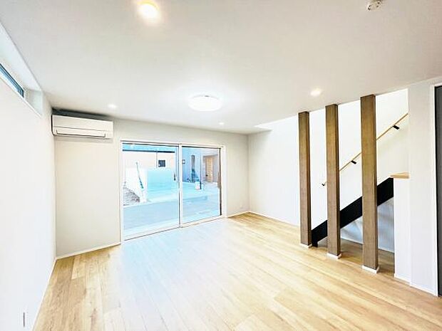 家族団らんの場所としてゆったりと居心地の良いリビングです。