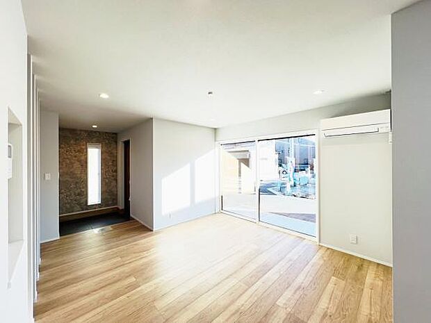 家族団らんの場所としてゆったりと居心地の良いリビングです。