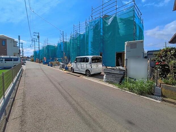 前面道路を含めた現地写真です。