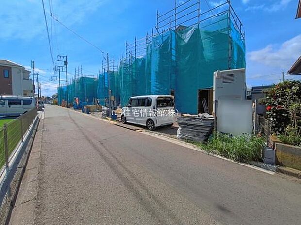 前面道路を含めた現地写真です。