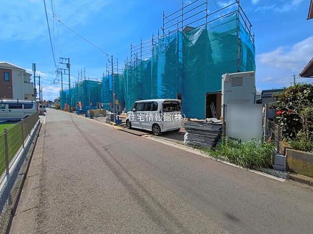 前面道路を含めた現地写真です。