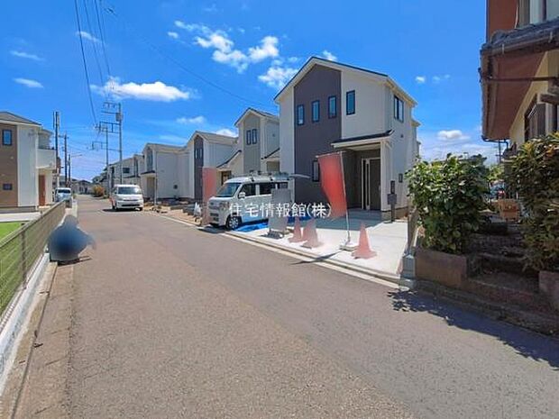 前面道路を含めた現地写真です。