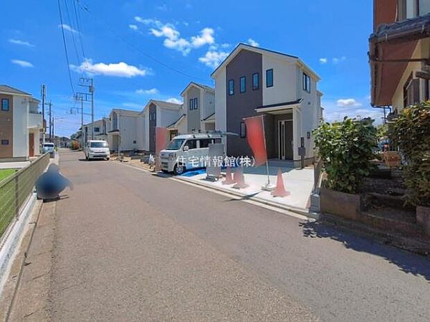 前面道路を含めた現地写真です。