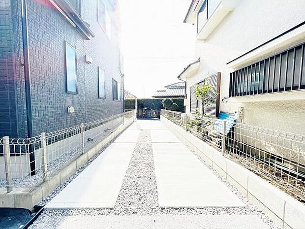 駐車場ももちろん完備しておりますのでお車所有の方にも心強いです。
