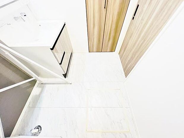 脱衣所は小さなお子様がいるご家庭にも重宝されます。