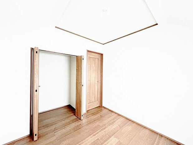 収納が備わっており、子供部屋や在宅ワークスペース等にもおすすめです。