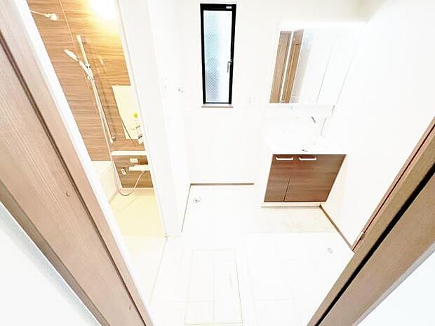 脱衣所は小さなお子様がいるご家庭にも重宝されます。