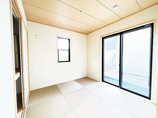 和室スペースです。畳のお部屋は寛げる空間ですね。