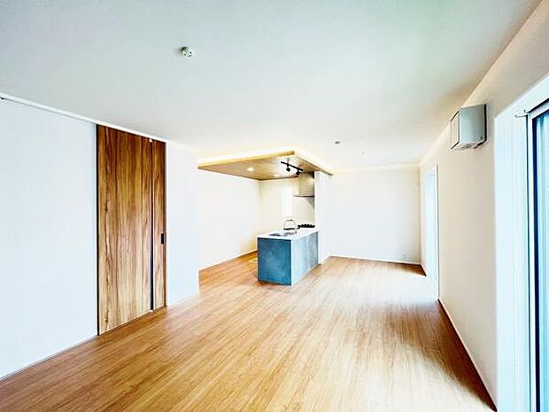 リビングダイニングになります。ご家族そろっての素敵な空間になりそうですね。