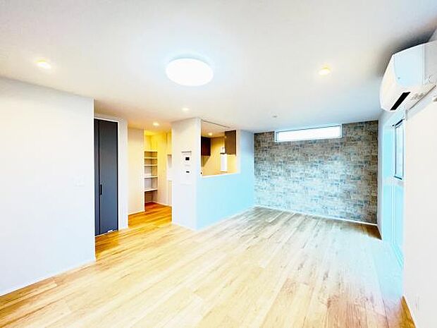 リビングダイニングになります。ご家族そろっての素敵な空間になりそうですね。